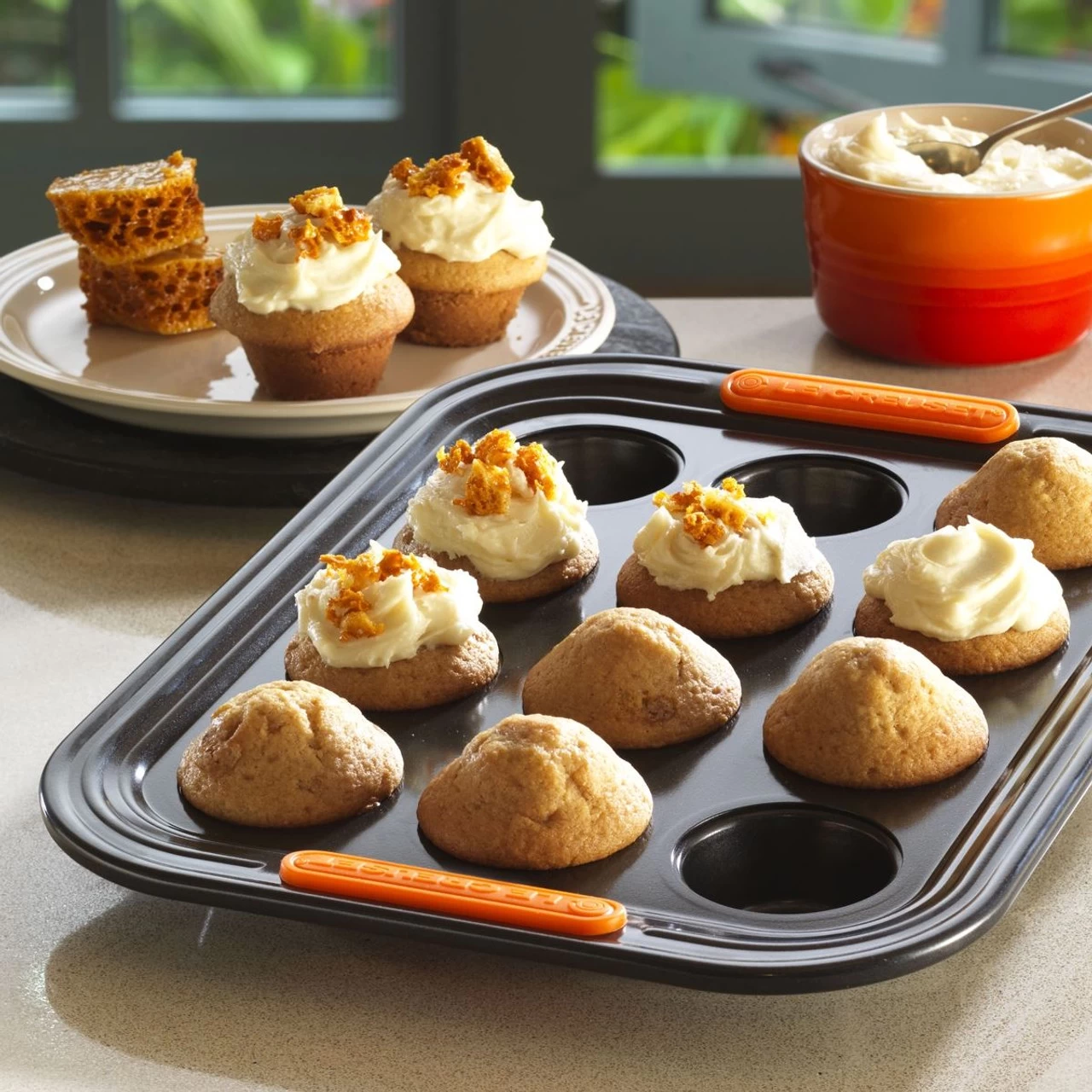 Le Creuset Toughened Non-stick 12 Cup Mini Muffin Tray - Image 2